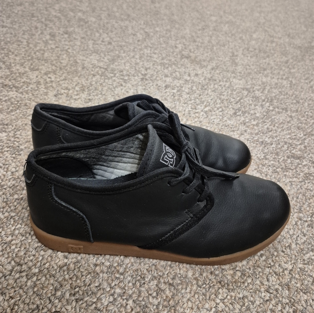 DC Mens Village Low Black Leather Skateboard Shoes